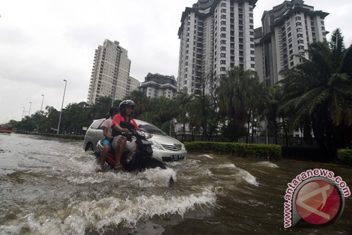 Indosat antisipasi jaringan hadapi banjir Jakarta