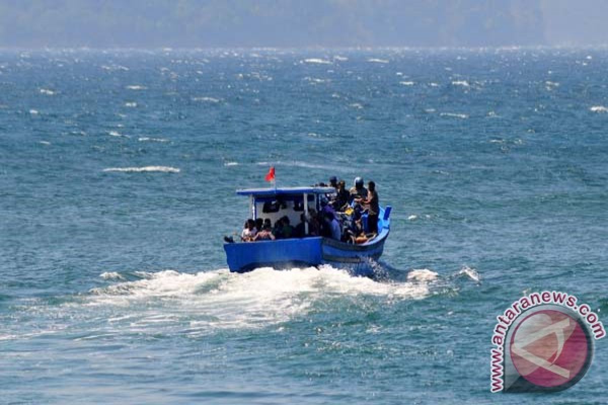 BMKG minta gelombang tinggi di jalur mudik laut diwaspadai