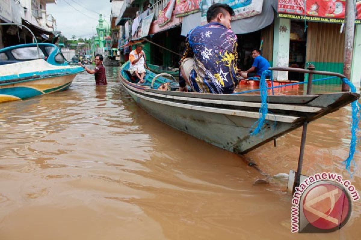 Jalan Muara Teweh-Banjarmasin Km 27 terendam banjir