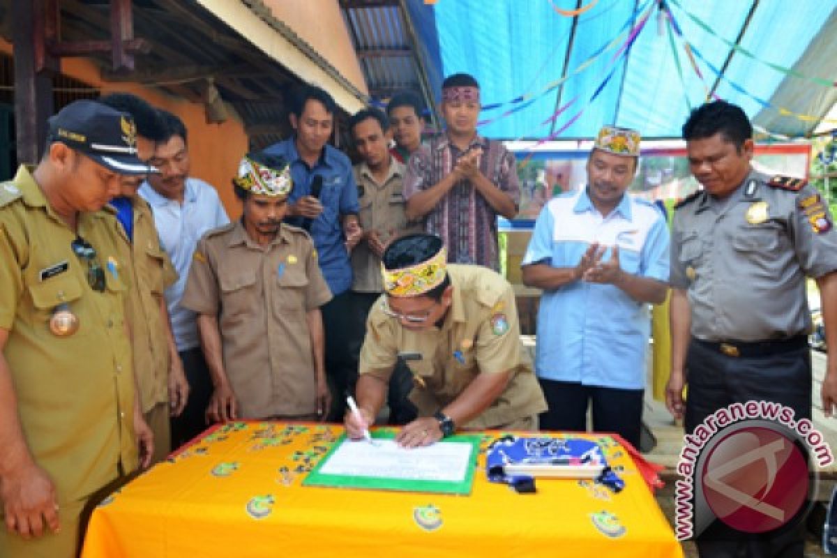 Wakil Bupati Sekadau Resmikan Jalan Rabat Beton 