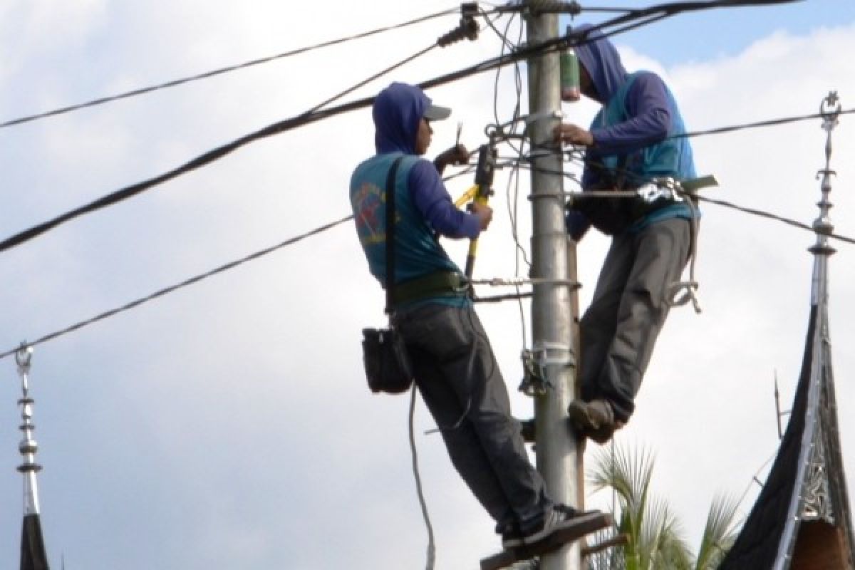 PLN Payakumbuh Pasang Jaringan Listrik Nagari Galulua