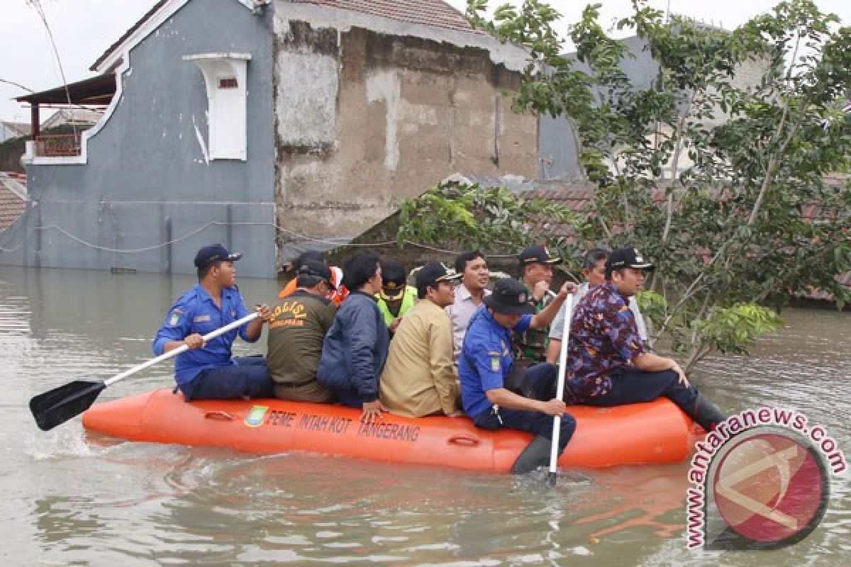 Tangerang buat tanggul sementara atasi banjir Periuk