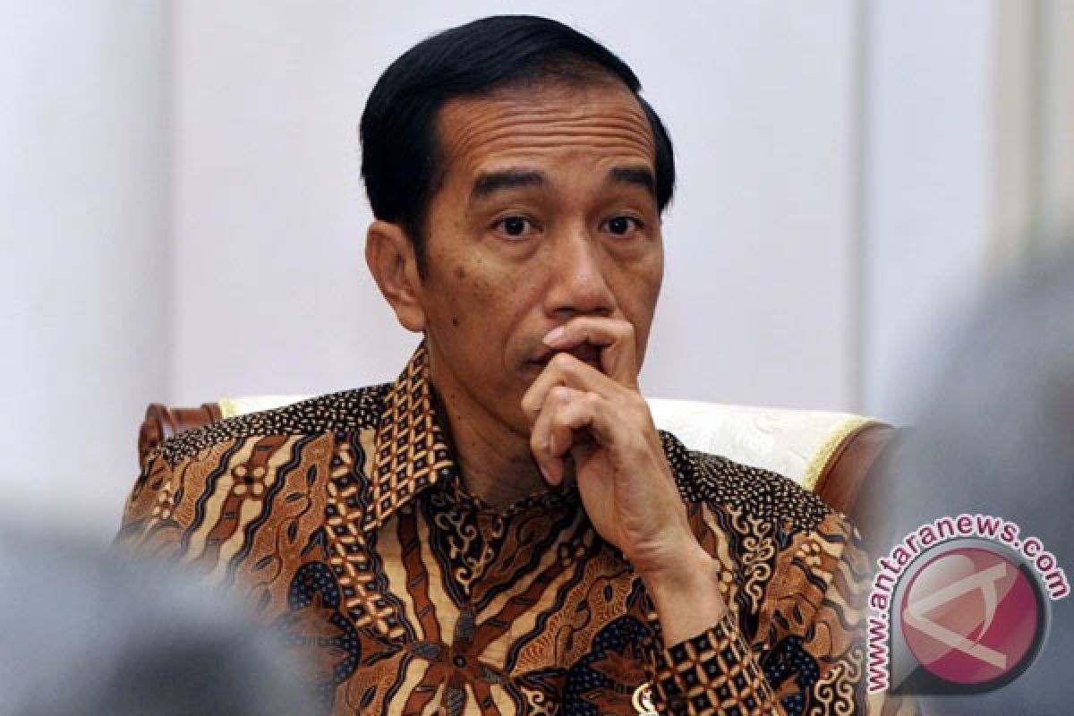 Jokowi explains prevailing economic condition to district heads