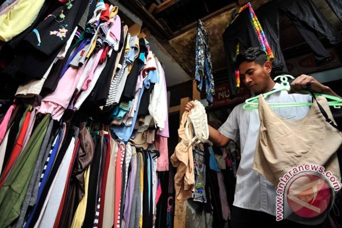 Virus corona tak kurangi penjualan pakaian bekas di Bengkulu
