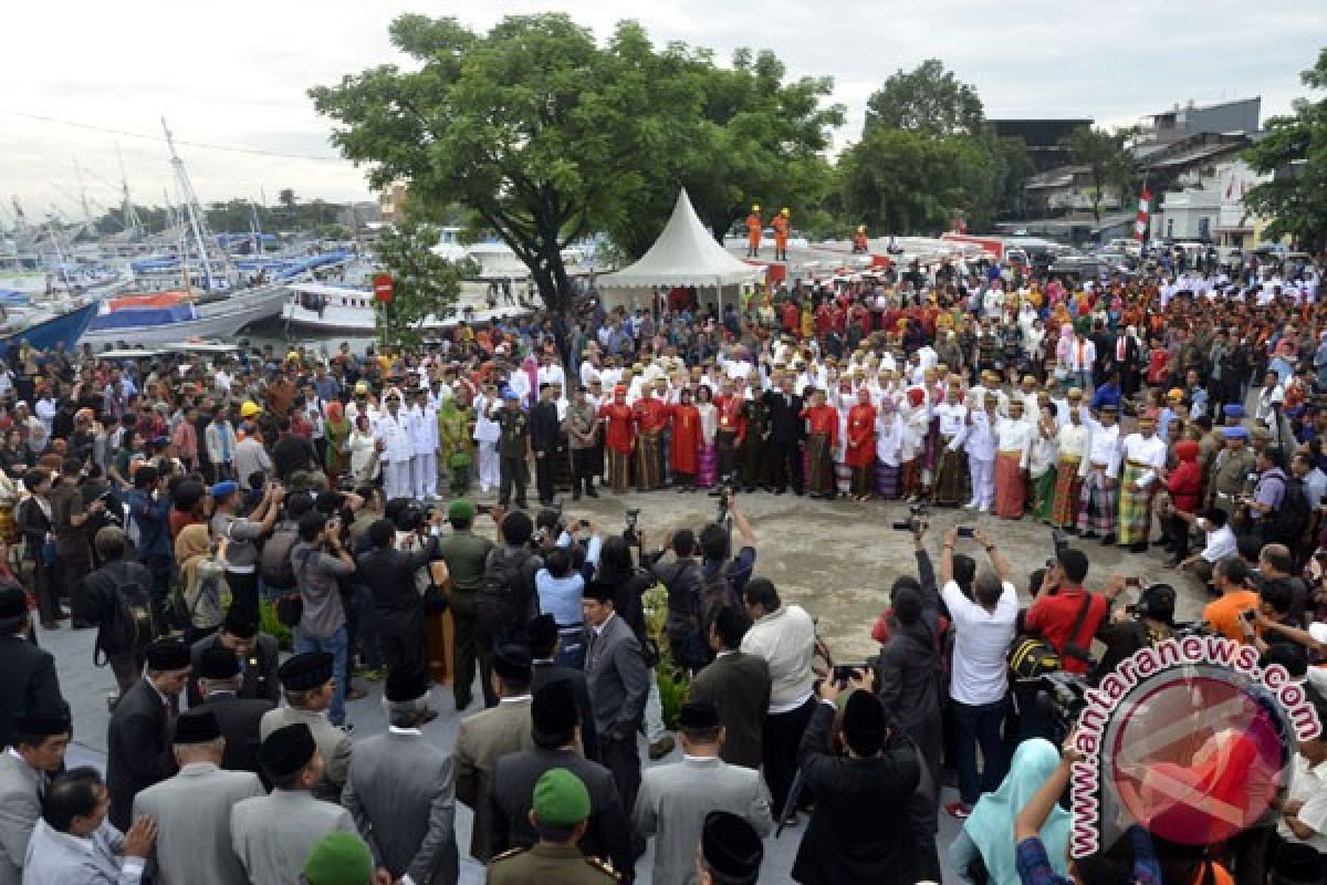 Wali Kota Lantik Pejabat Pemkot Makassar di Pelabuhan Rakyat 
