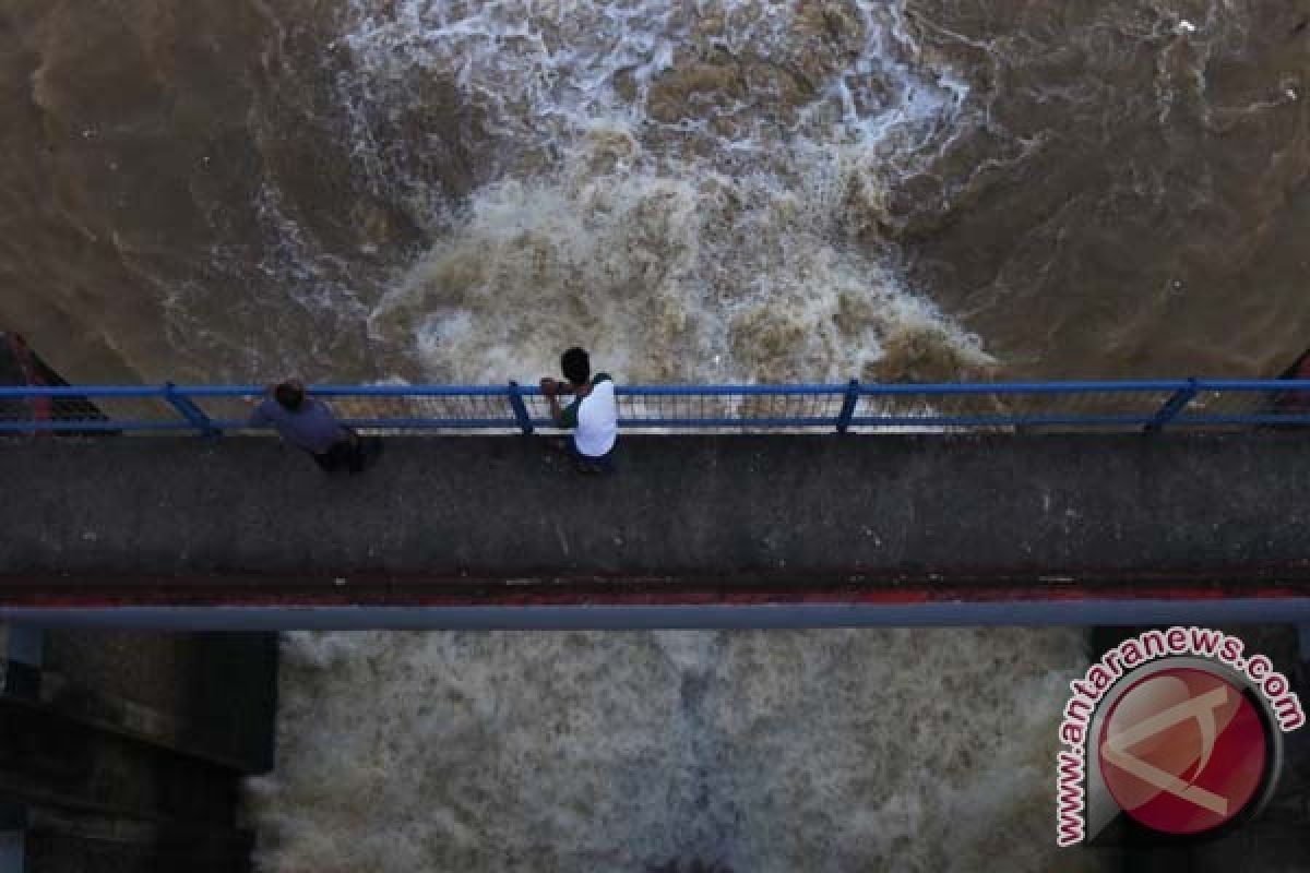 Bendung Pintu Air Sepuluh Tangerang dilengkapi aplikasi Xmeye