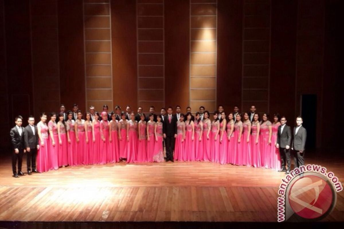 The Archipelago Singers dalam "Amore"