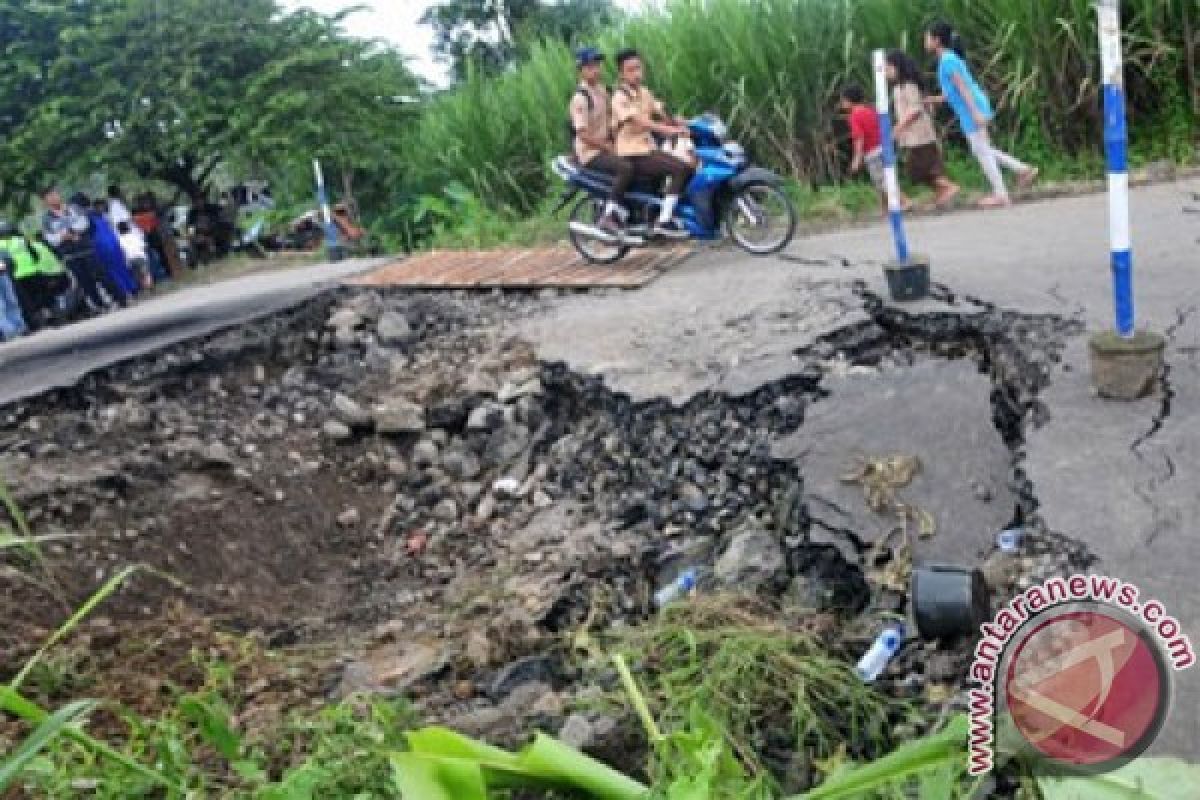 Longsor landa tiga kecamatan di Temanggung