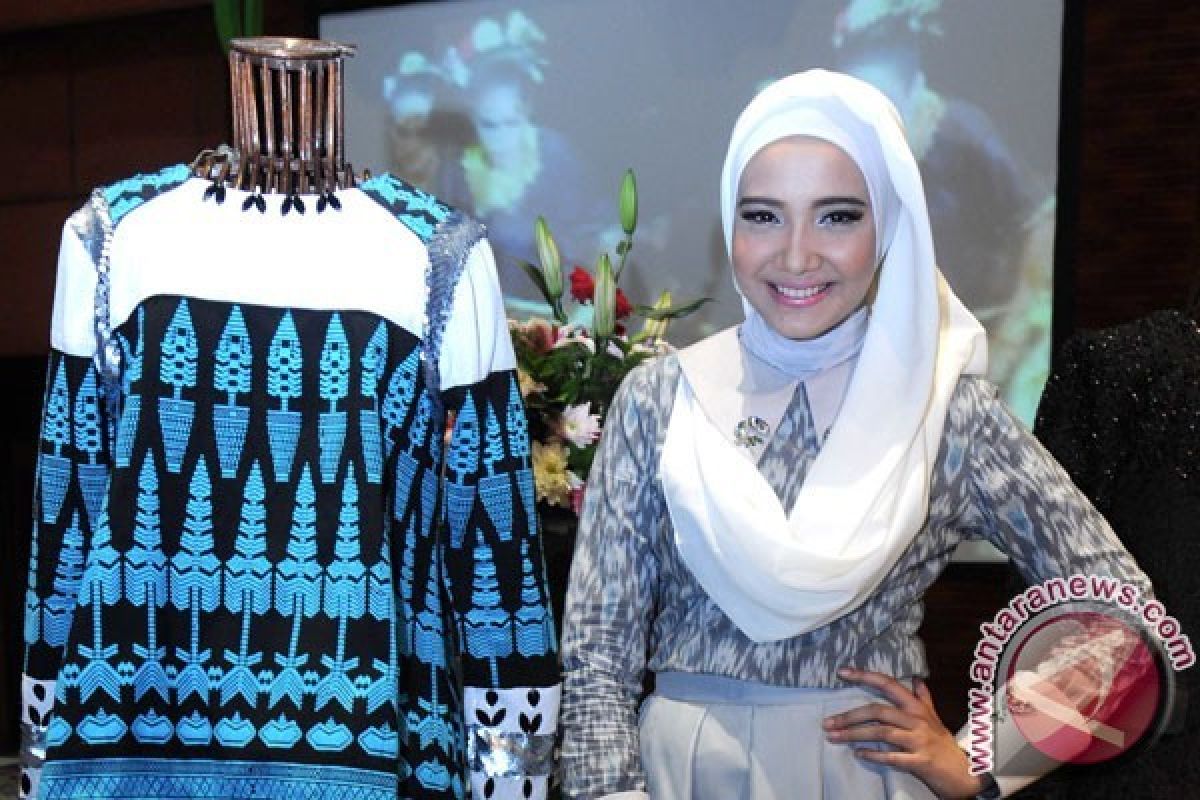 Zaskia Sungkar Pamerkan Busana Muslimah ke New York Fashion Week