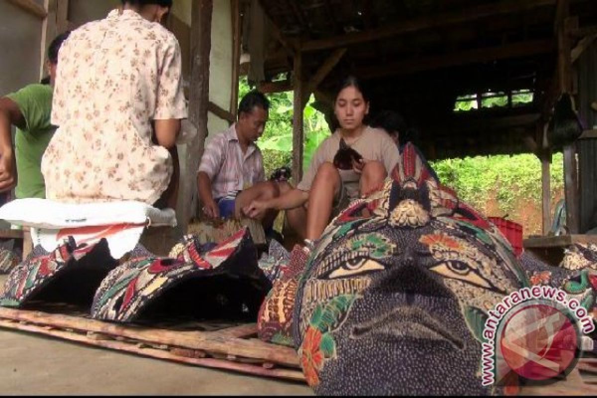 Kerajinan topeng Gunung Kidul tembus pasar mancanegara