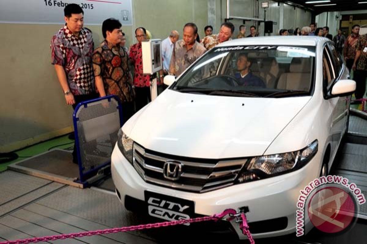 Honda donasikan satu unit City CNG kepada BPPT