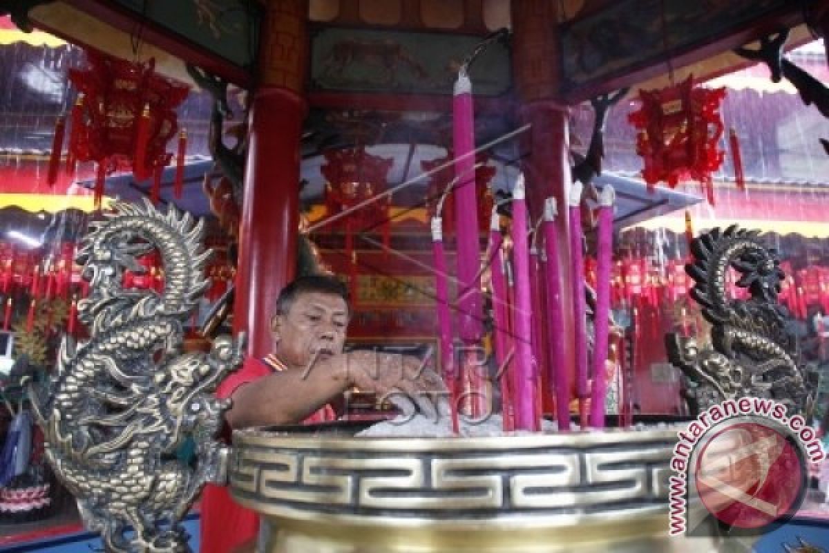 Ratusan Warga Gorontalo Etnis Tionghoa Rayakan Imlek