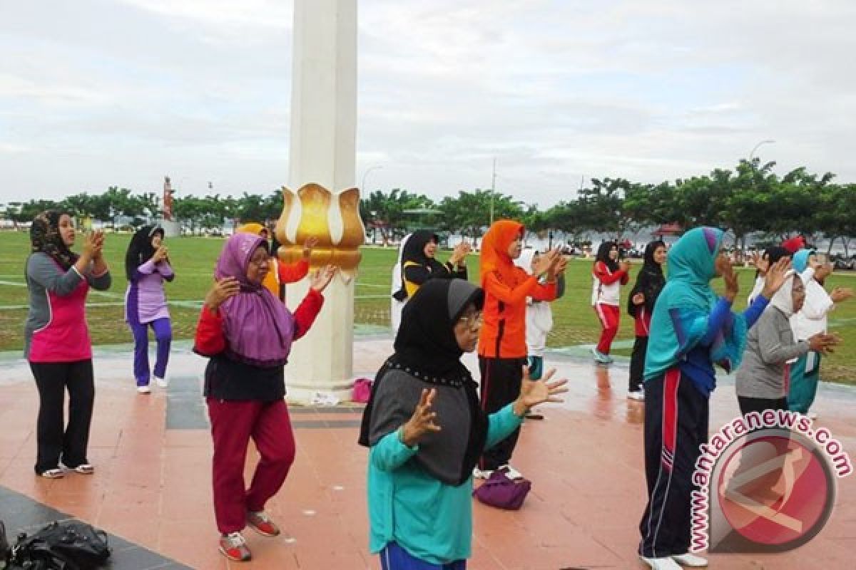Bunda lansia Bantaeng ikut senam