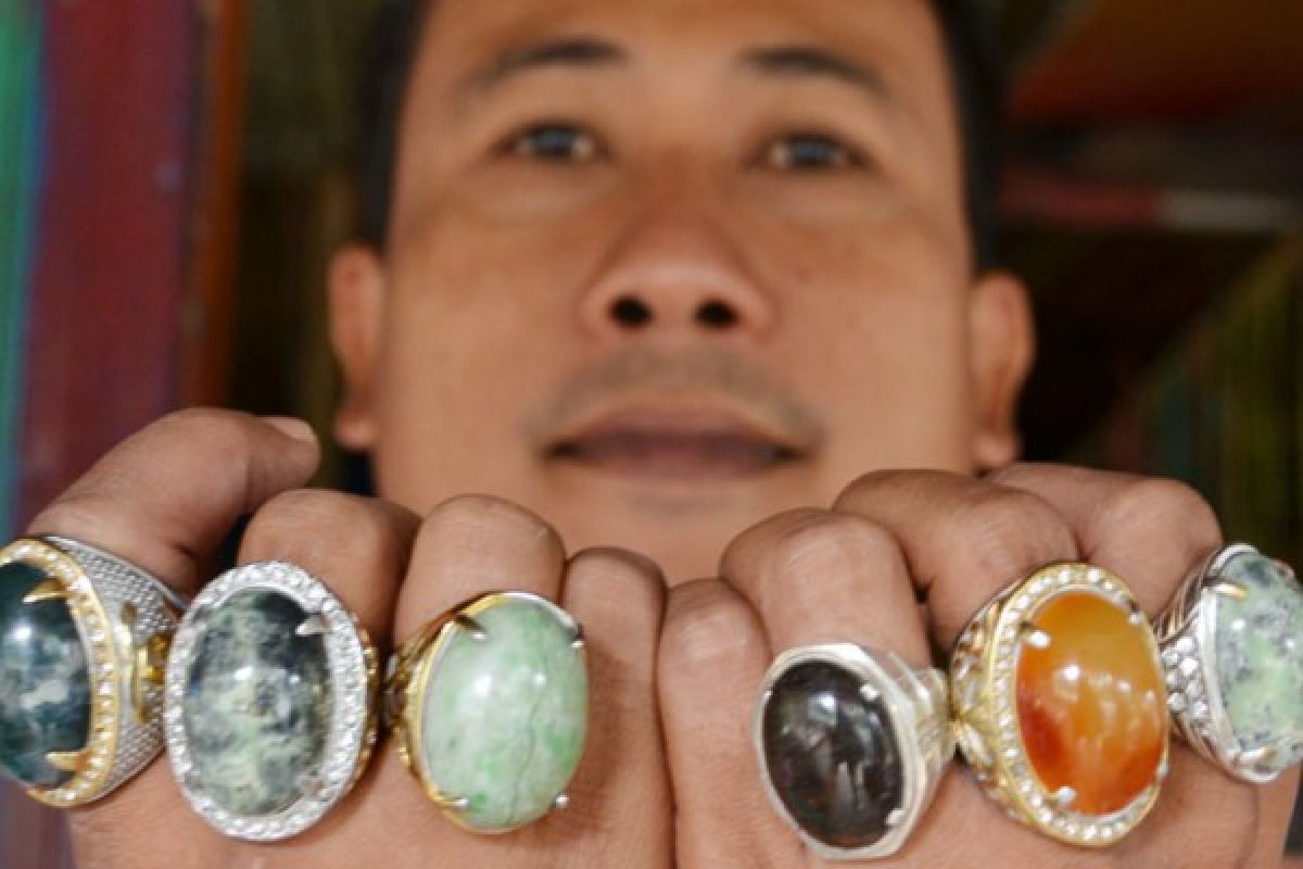 Batu Akik Mulai Kembali Digemari di Padang