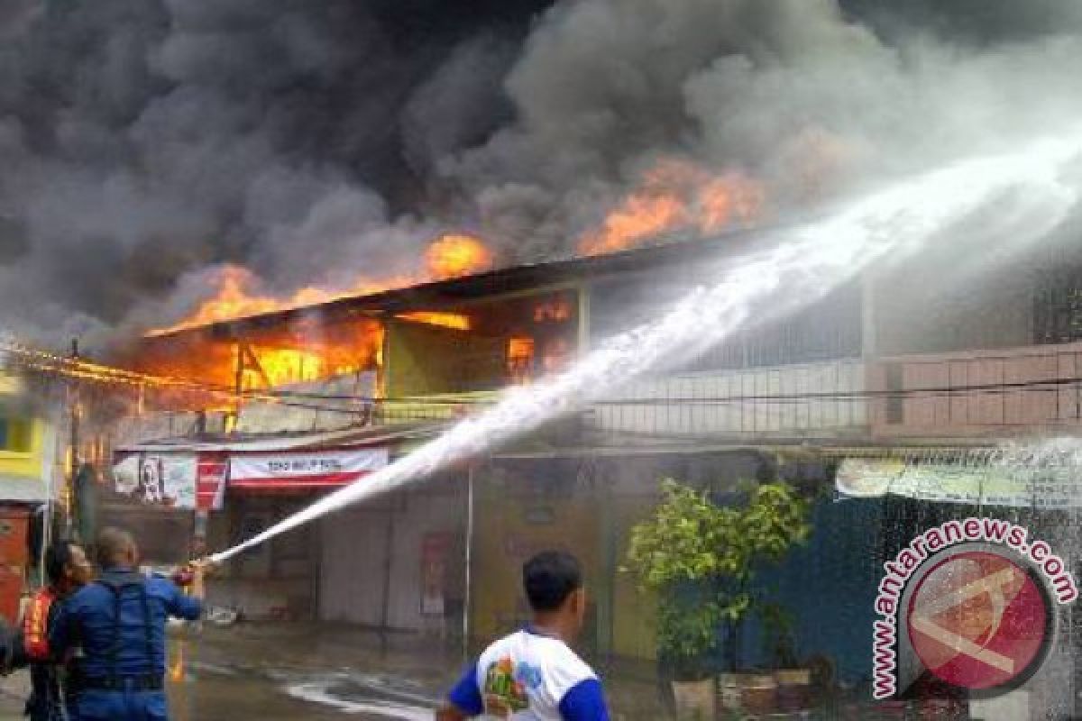 Lima Ruko di Tapaktuan Terbakar