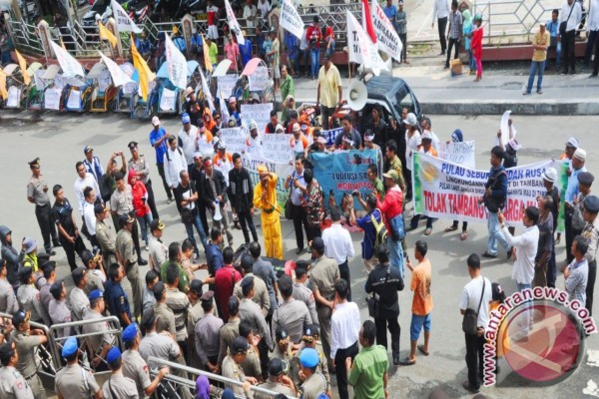 Masyarakat Kotabaru Tolak Tambang Di Pulau Laut