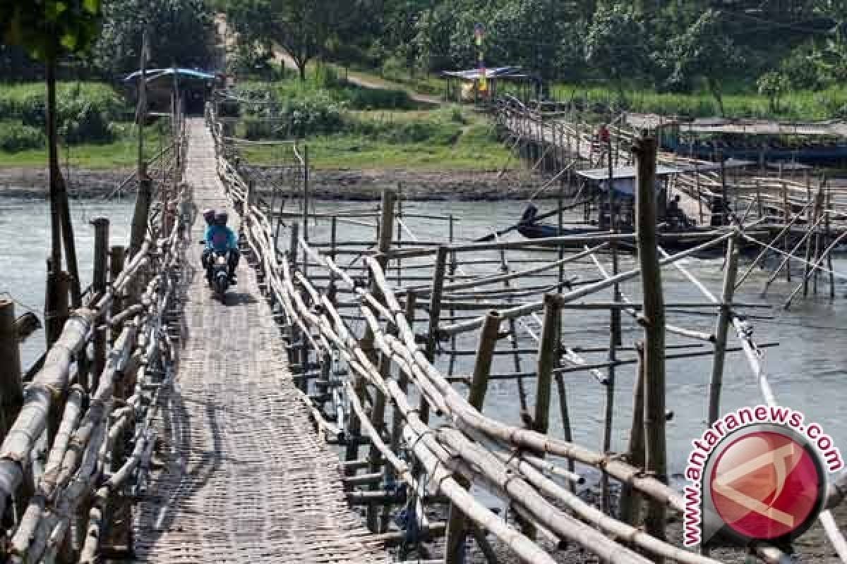 Warga Dusun Tuo Sumai minta Gubernur bangun jembatan