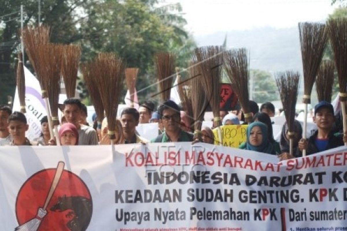 Keputusan Jokowi Akhiri Ketegangan KPK-Polri