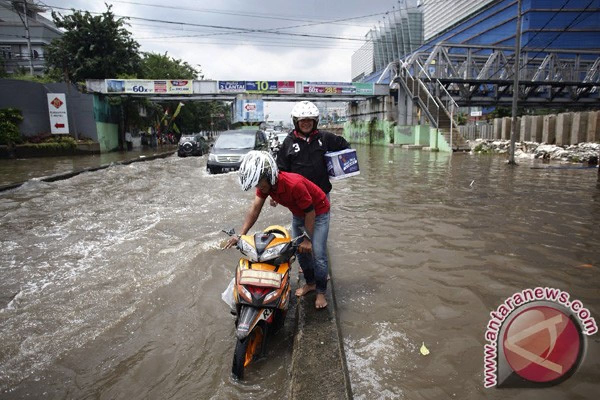 Waspada hujan lebat seputar Jakarta