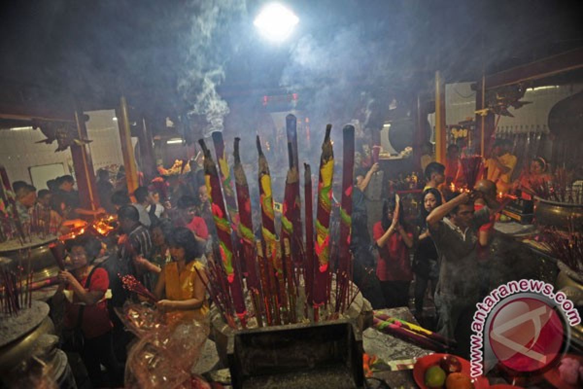 Imlek, Wihara jadi tempat berburu foto