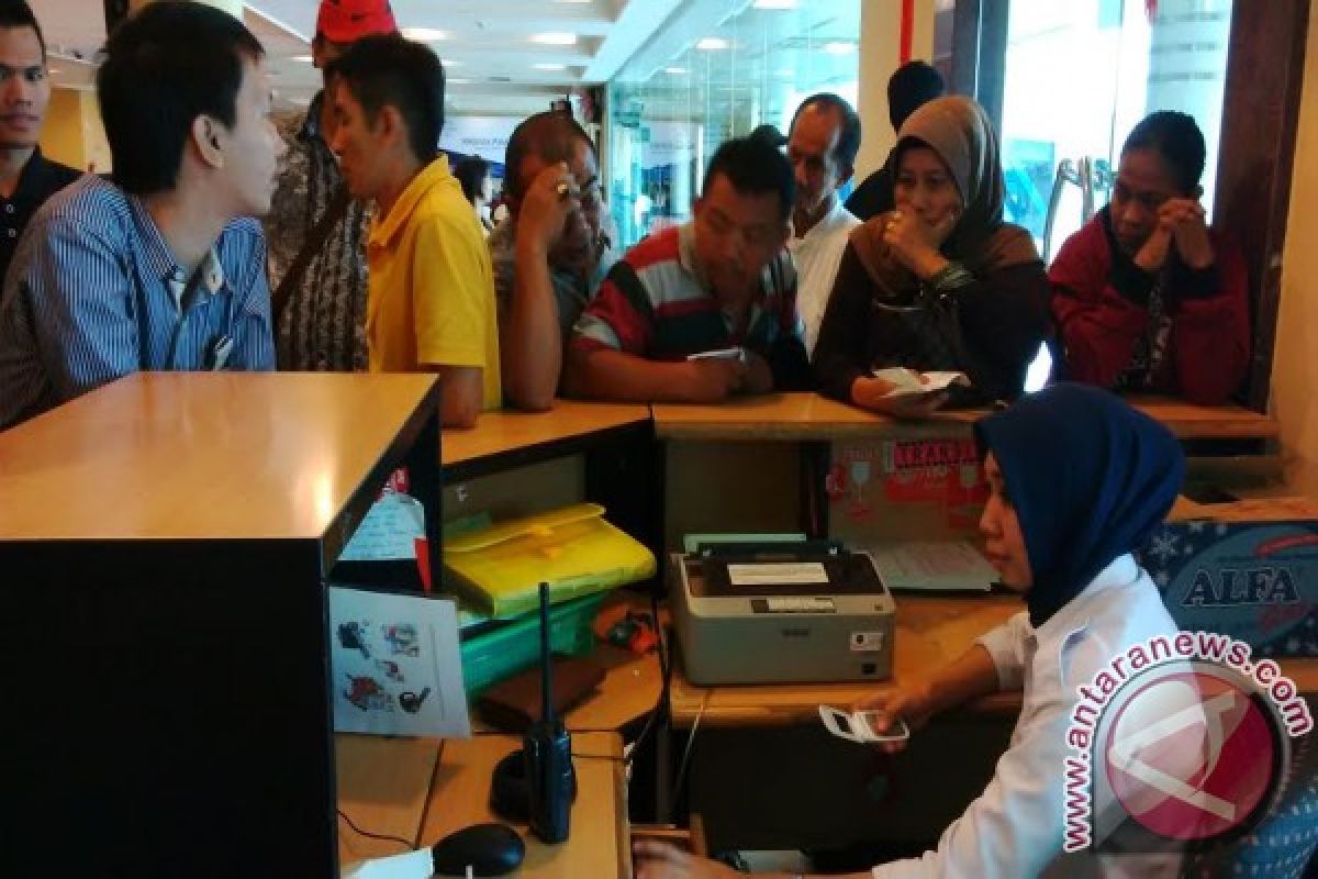 Penumpang Lion Air terlantar di Bandara SMB II