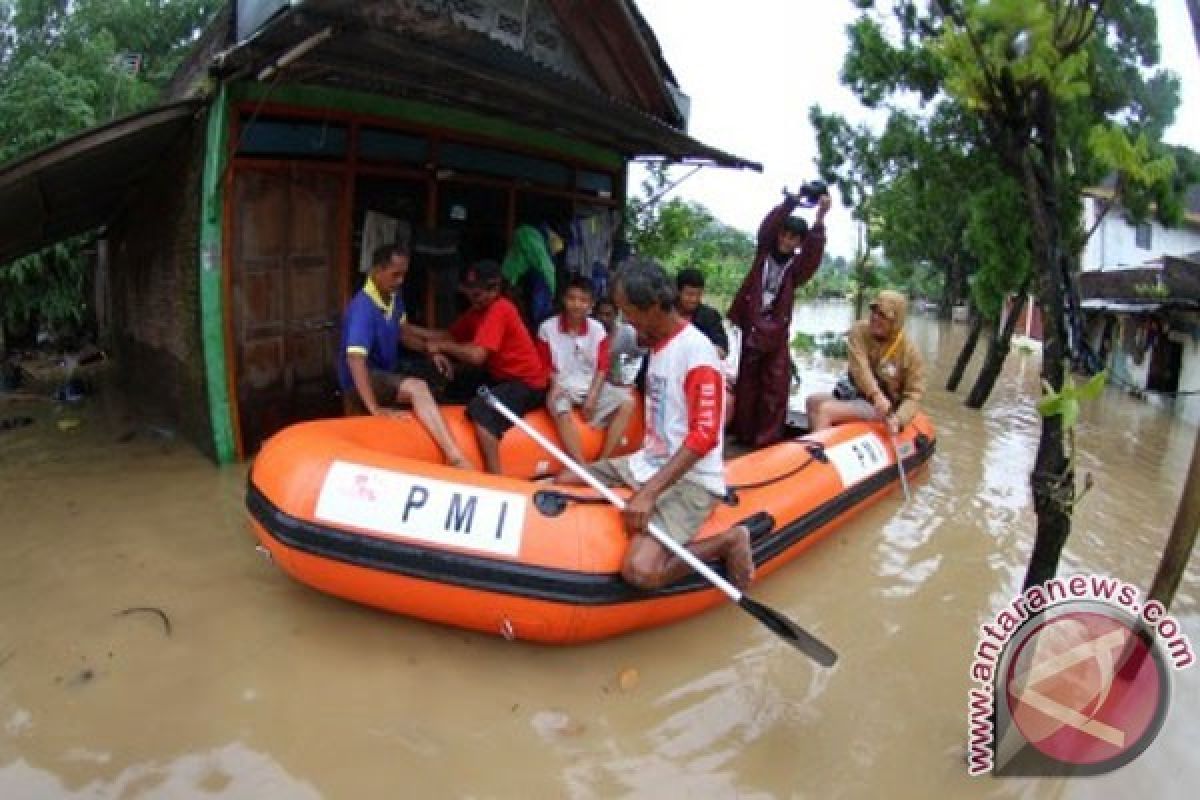 Overflowing Bengawan Solo River Inundates Villages