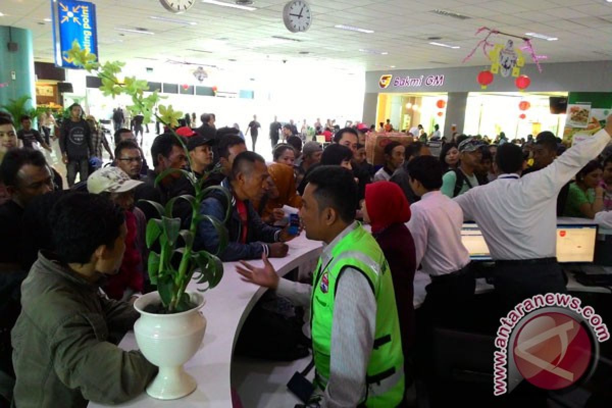 Konsumen minta sediakan mesin tiket di bandara