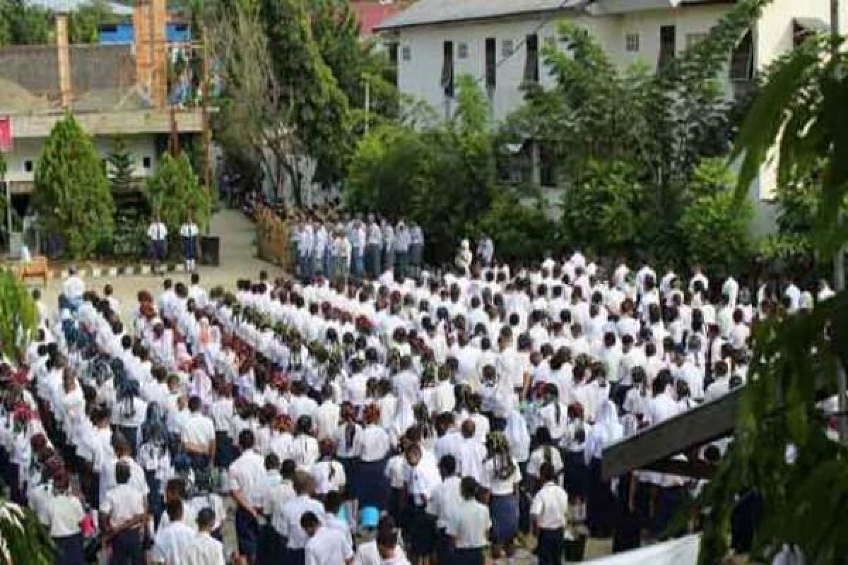 SMAN 4 Jayapura pamerkan hasil daur ulang sampah 