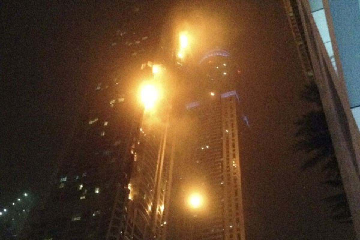 Pencakar langit Dubai terbakar