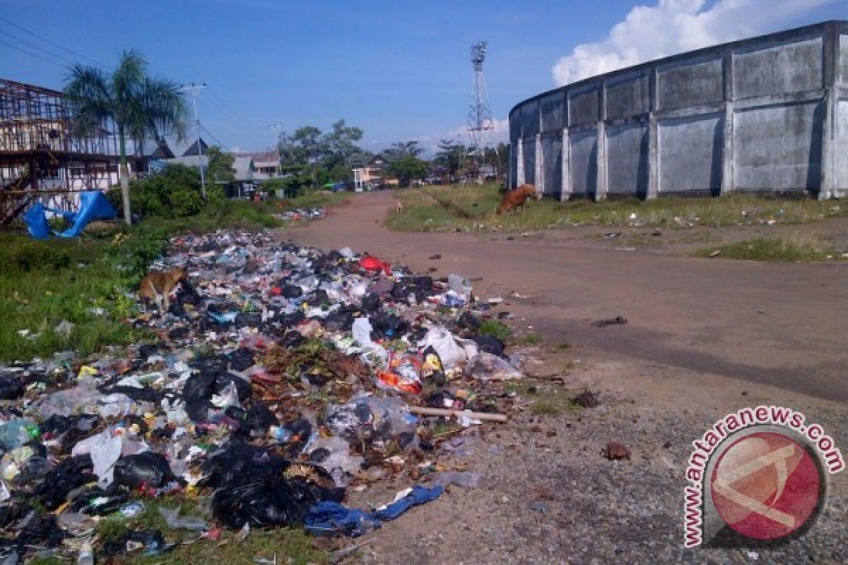 Kurangi Sampah Bersama Cacing