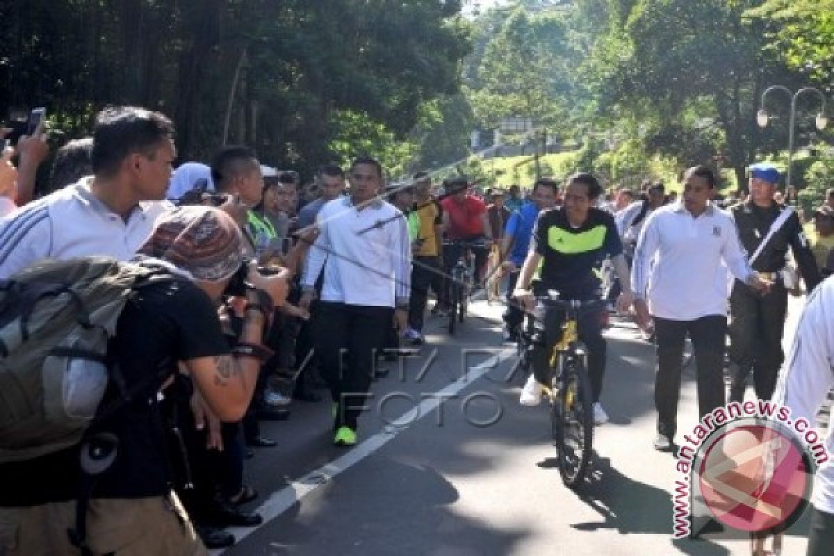 Jokowi Gowes Di Car Free Day Bogor