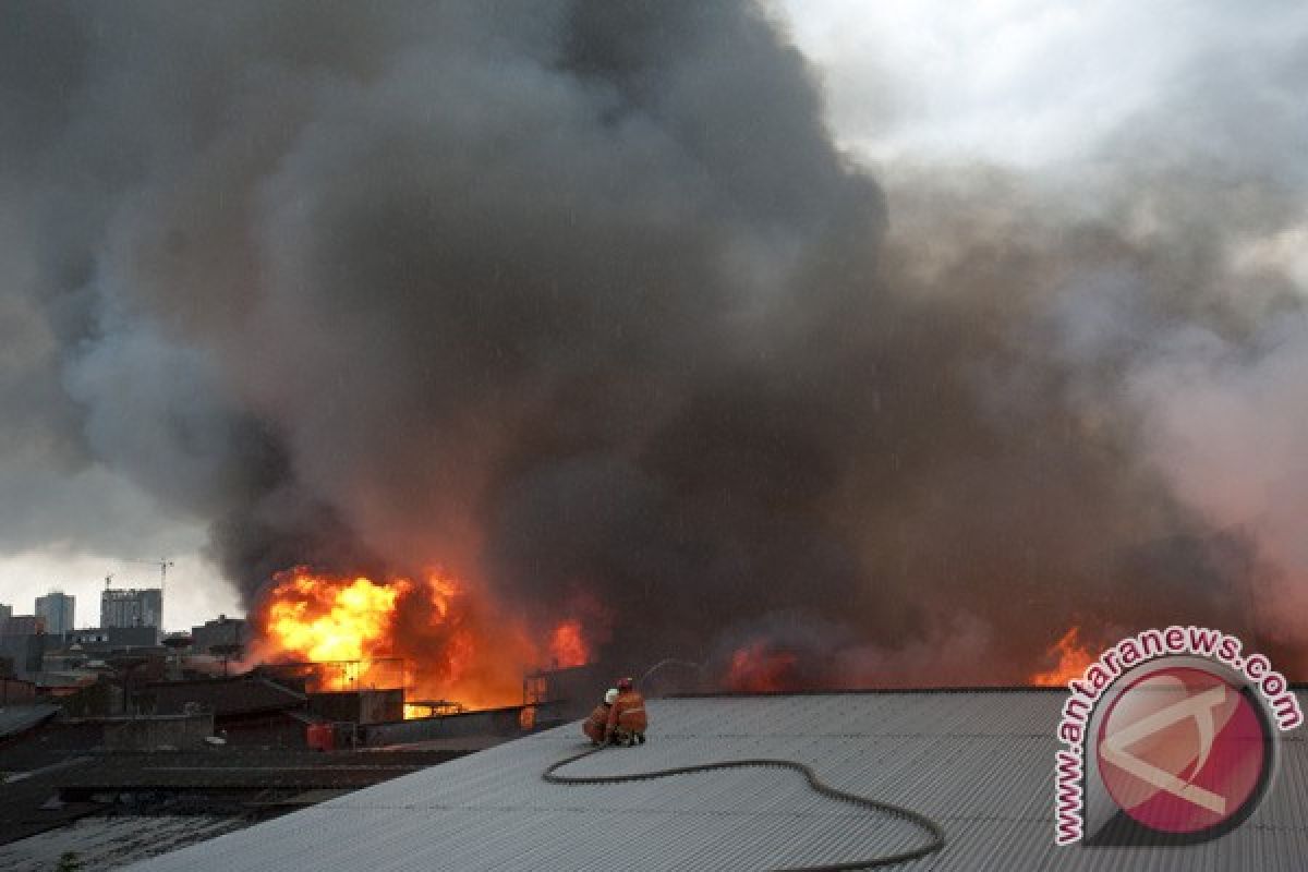 Sekitar 20 rumah terbakar di Karang Anyar, Jakarta Pusat