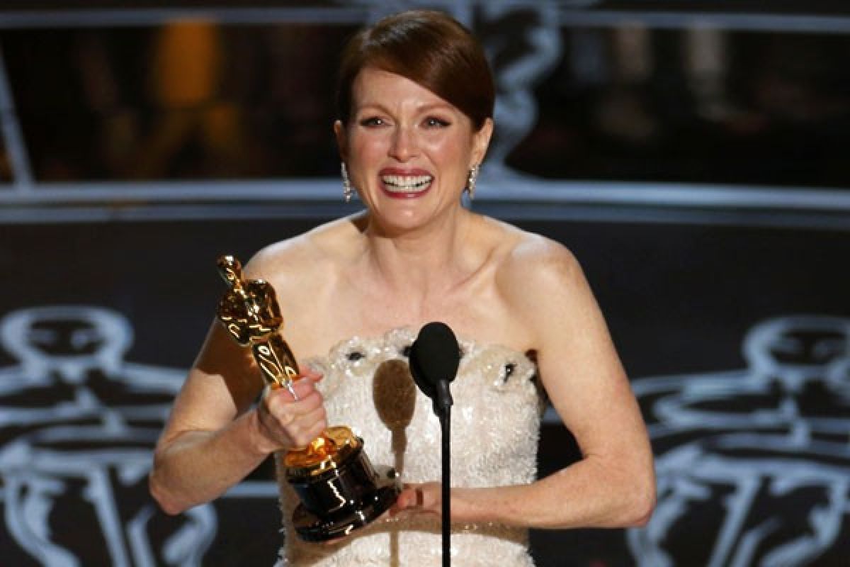 Julianne Moore aktris terbaik Oscar 