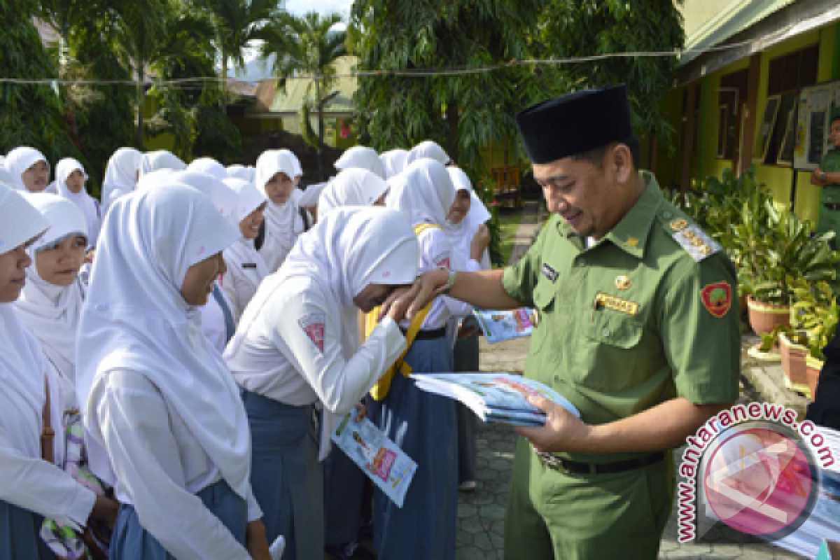 Bupati Bone Bolango Motivasi Siswa Hadapi UAS