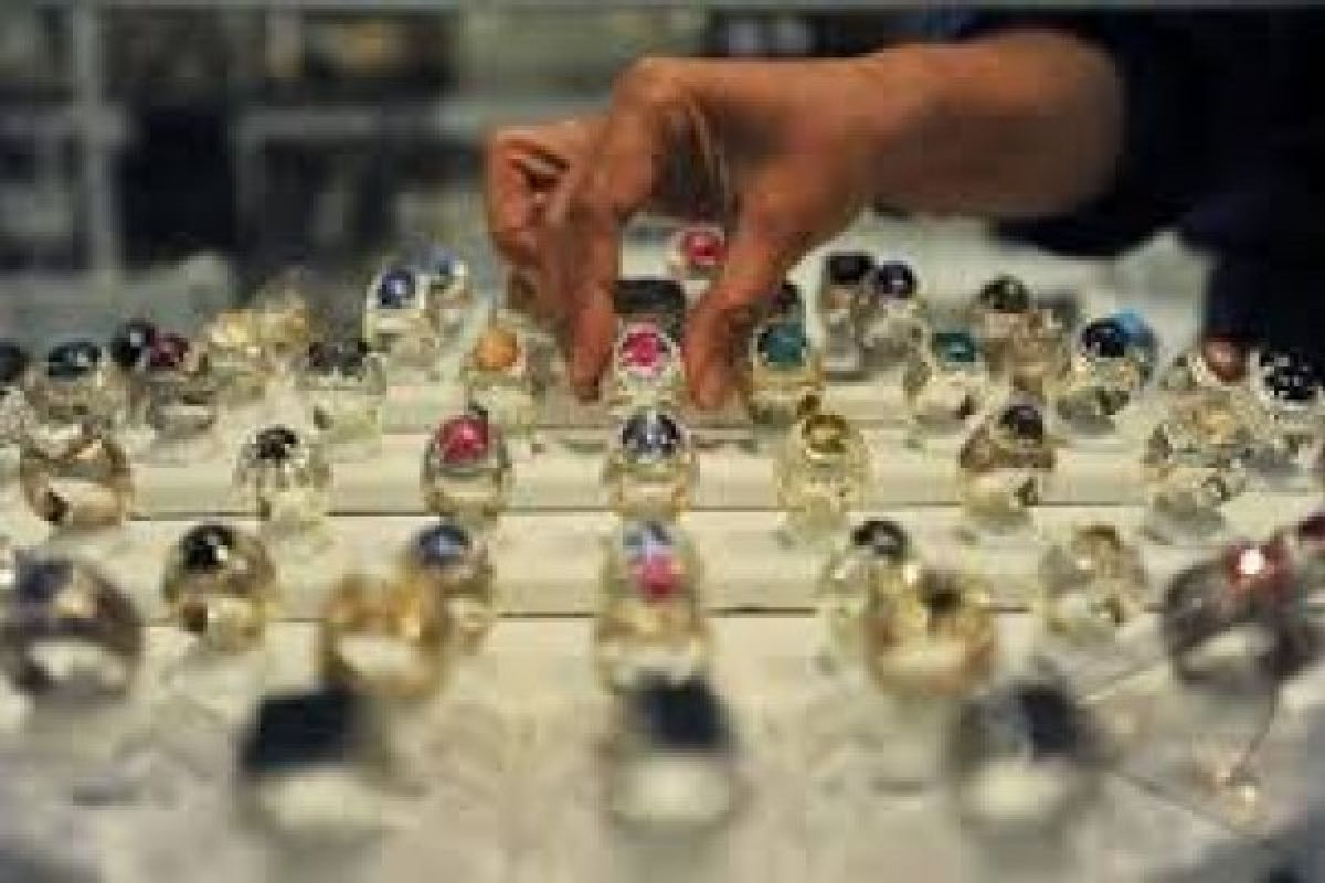 Batu Mulia dari Berbagai Daerah Dipamerkan di Semarang