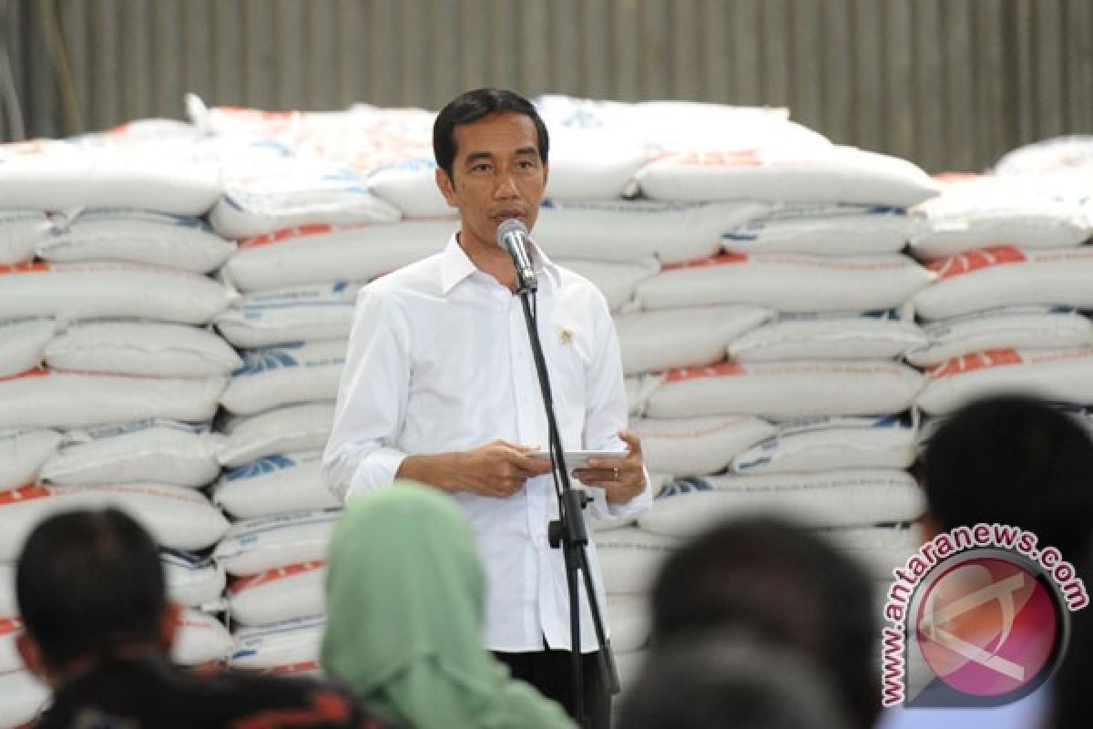 Presiden Jokowi tegaskan stok beras cukup
