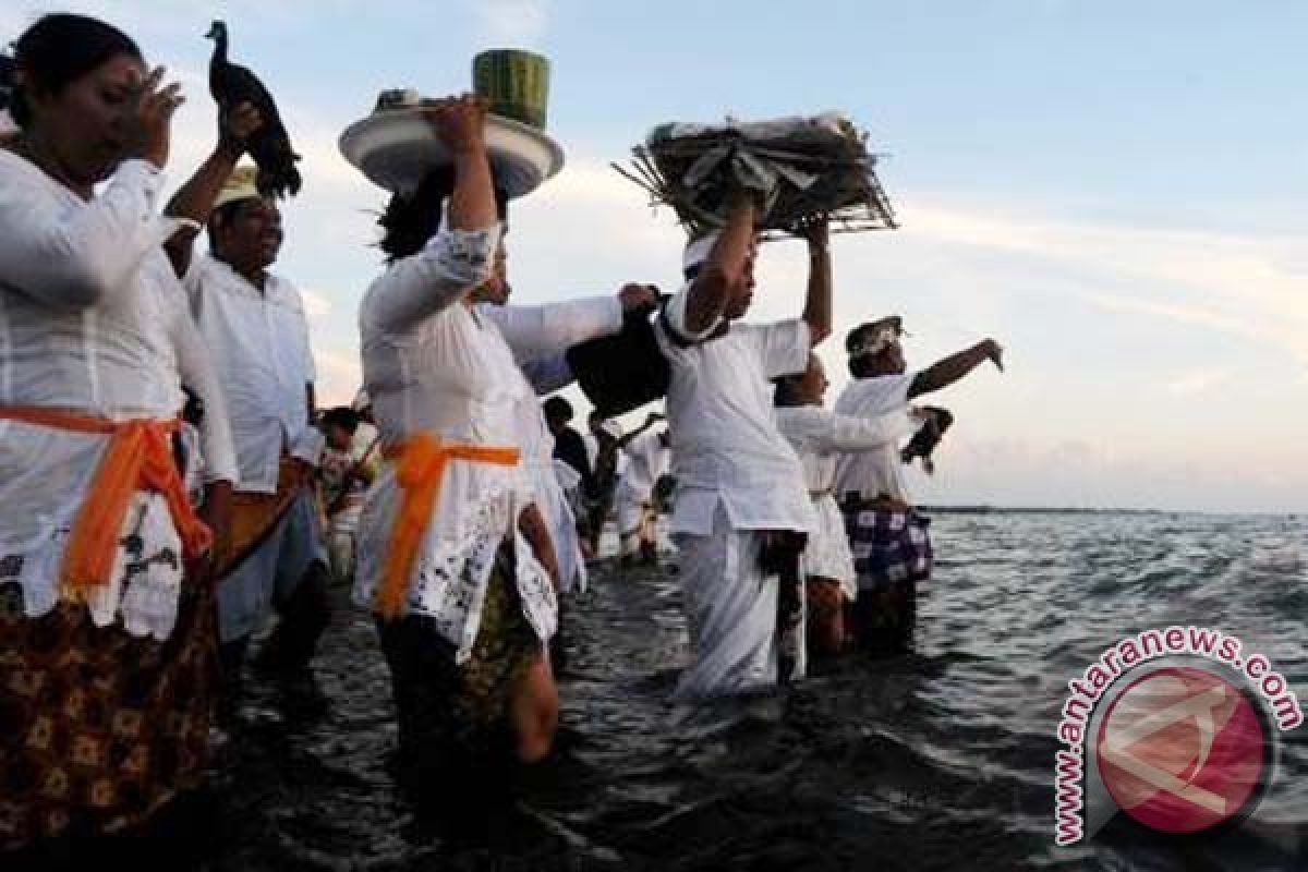 Pantai Losari Makassar Pusat Upacara Nyepi 