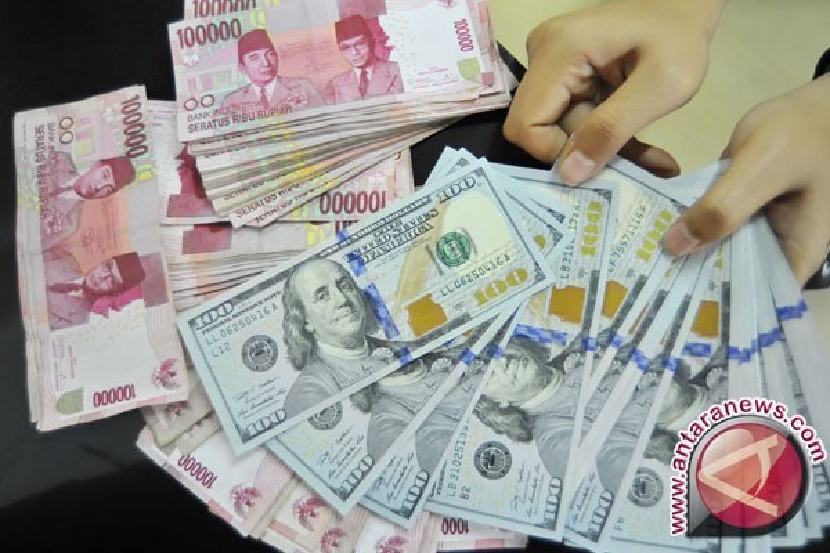 Rupiah Jumat sore melemah menjadi Rp13.529