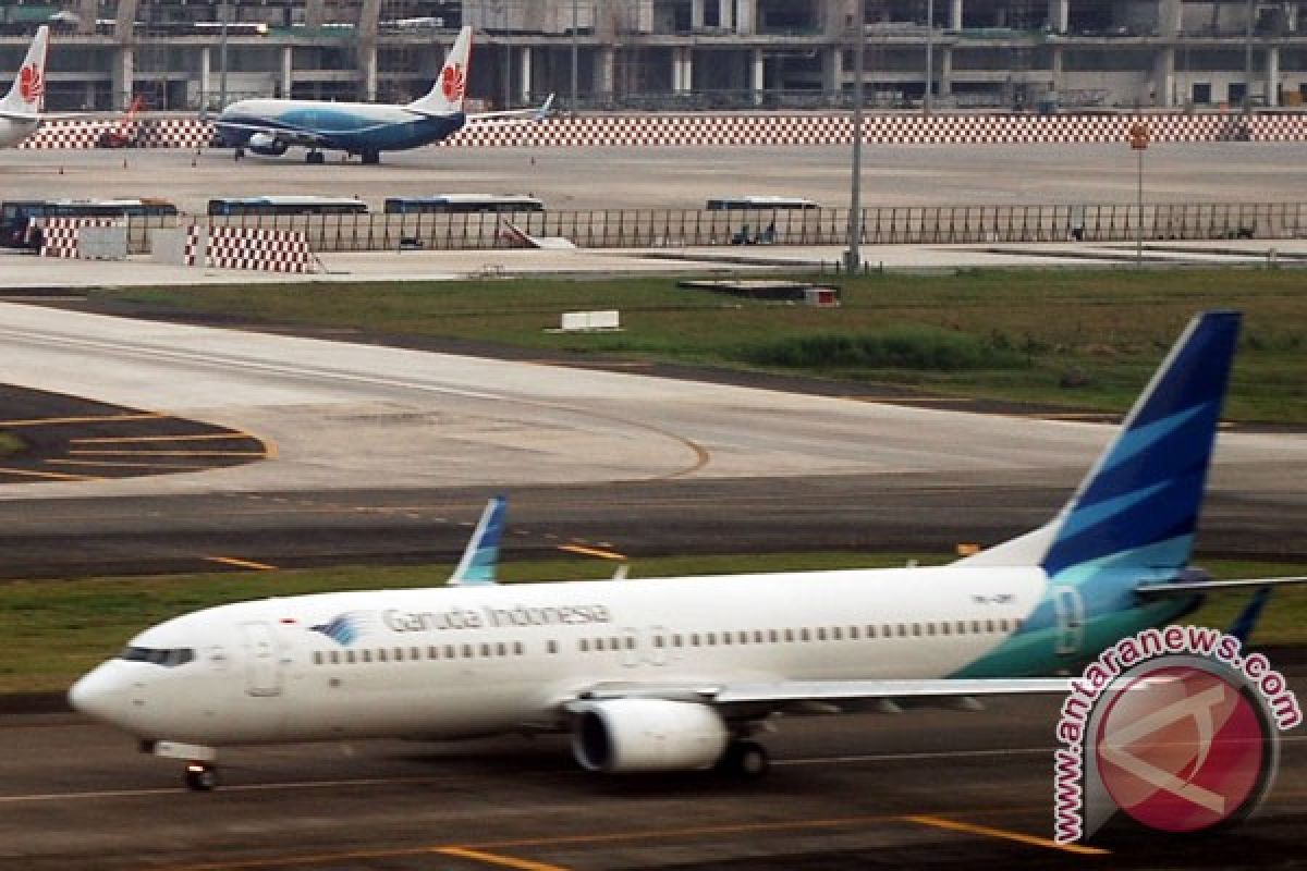 Seluruh pemakai jasa penerbangan Garuda Indonesia diterbangkan besok
