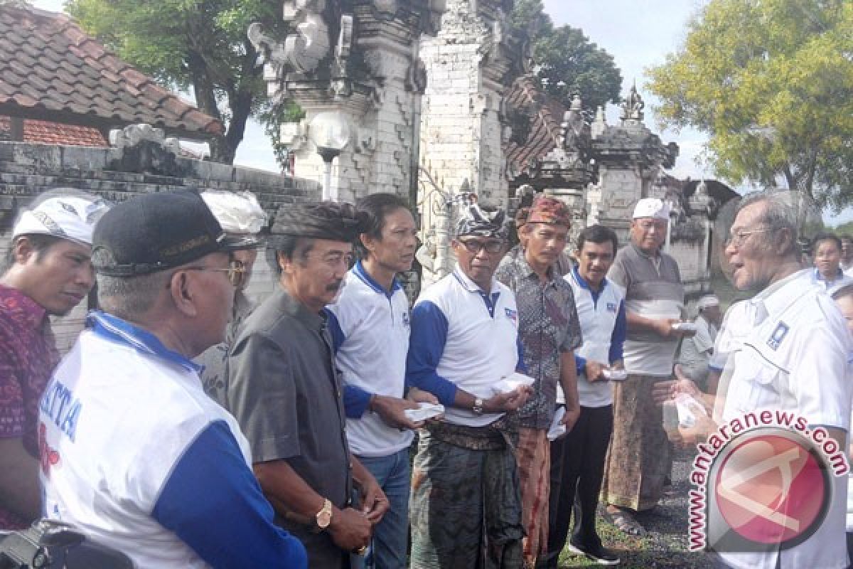 Panitia Kongres PAN Gelar Bakti Sosial