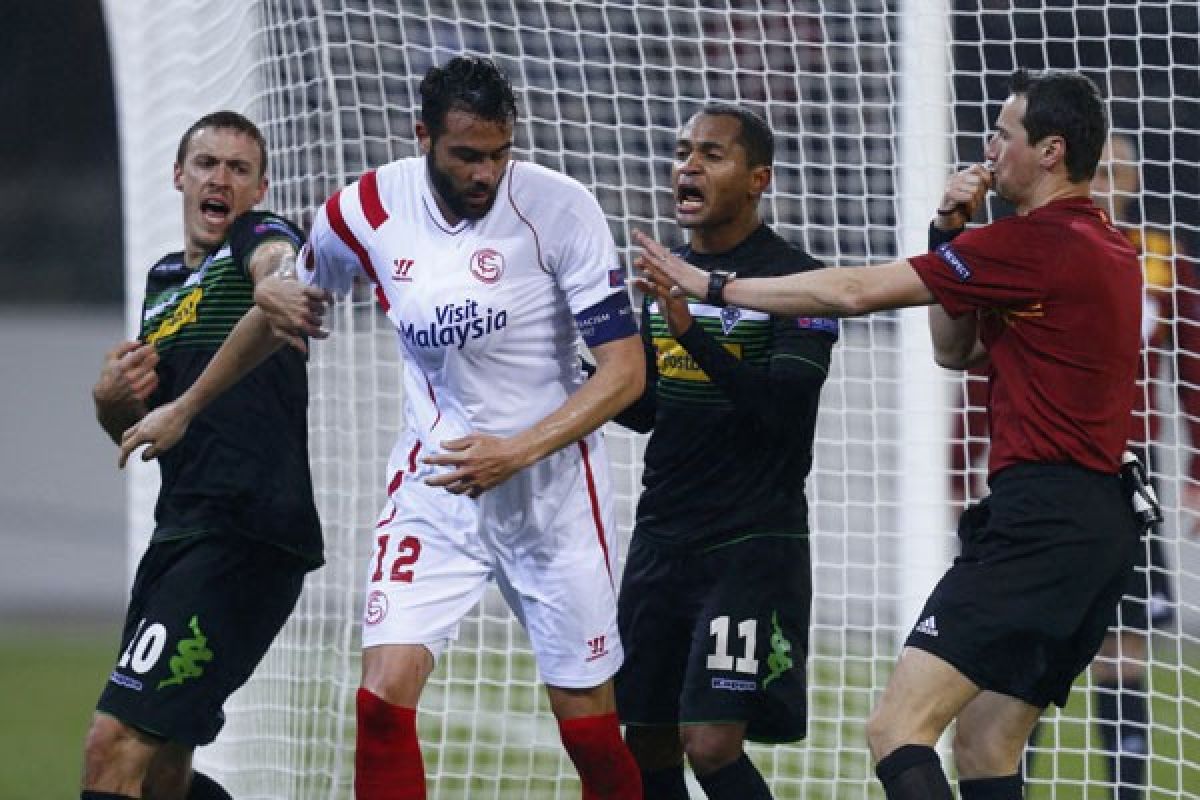 Sevilla tundukkan Gladbach 3-2