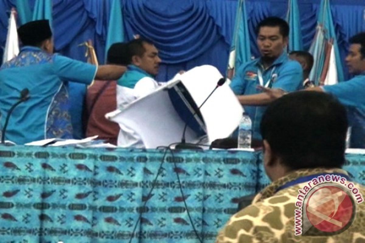 Kongres KNPI diwarnai aksi pemukulan terhadap presidium sidang