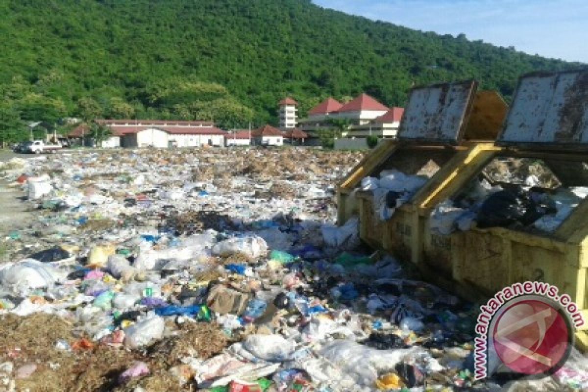 Terminal Taliwang Jadi Lokasi Pembuangan Sampah