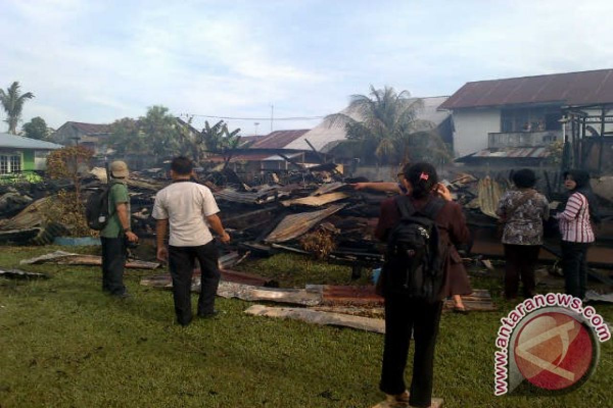 Gedung SMPN XIII Pontianak Hangus Terbakar