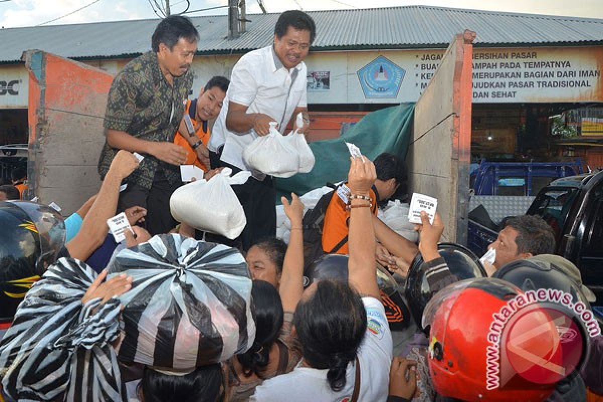 Bulog Salurkan Empat Ton Beras Operasi Pasar