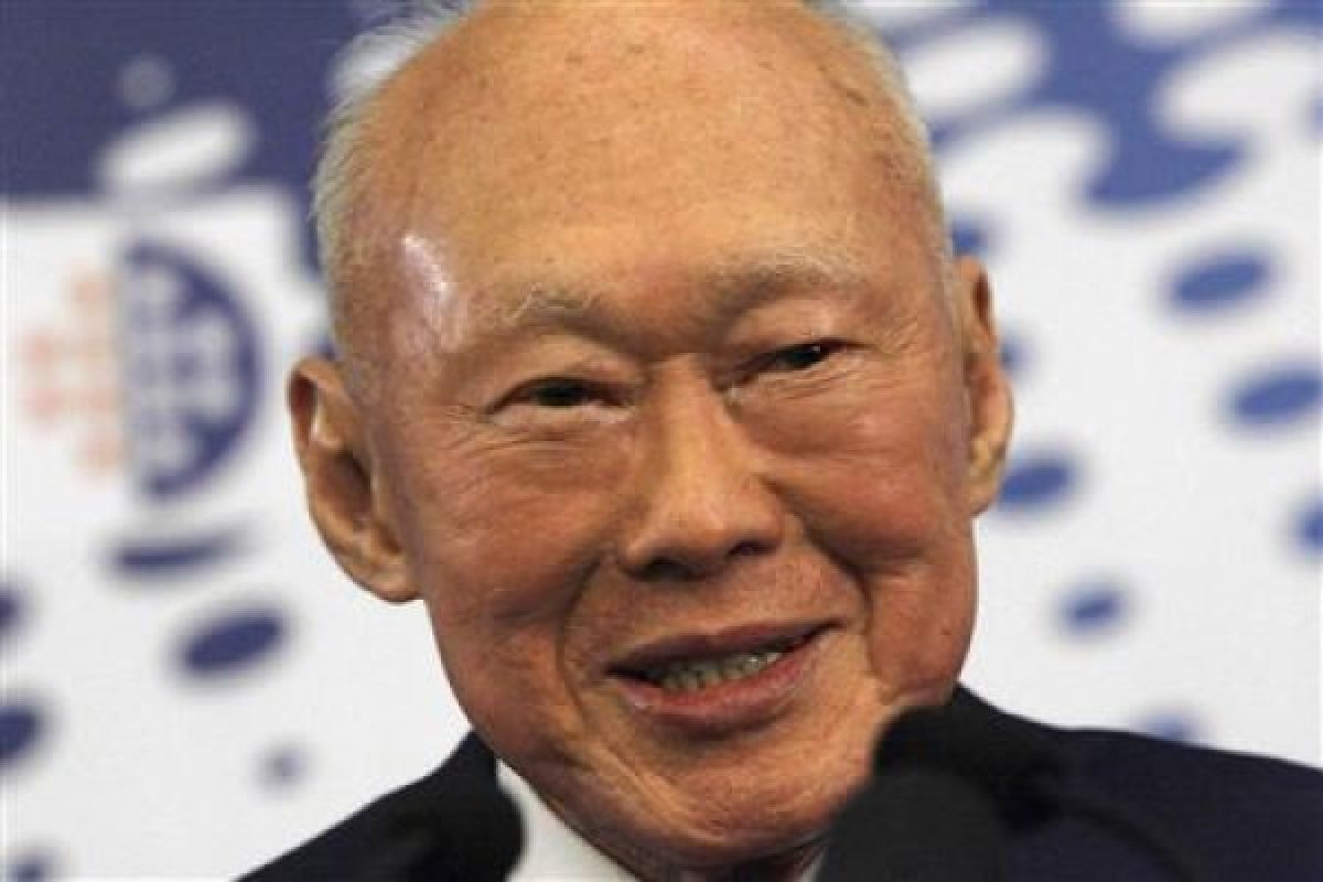 Kondisi Lee Kuan Yew meningkat