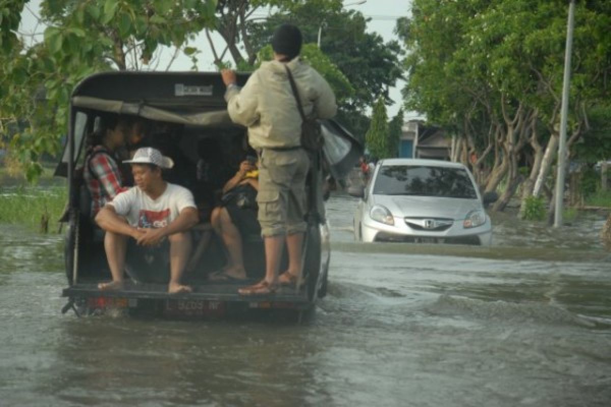 Banjir Gresik Rendam 2.794 Rumah dan Enam Desa