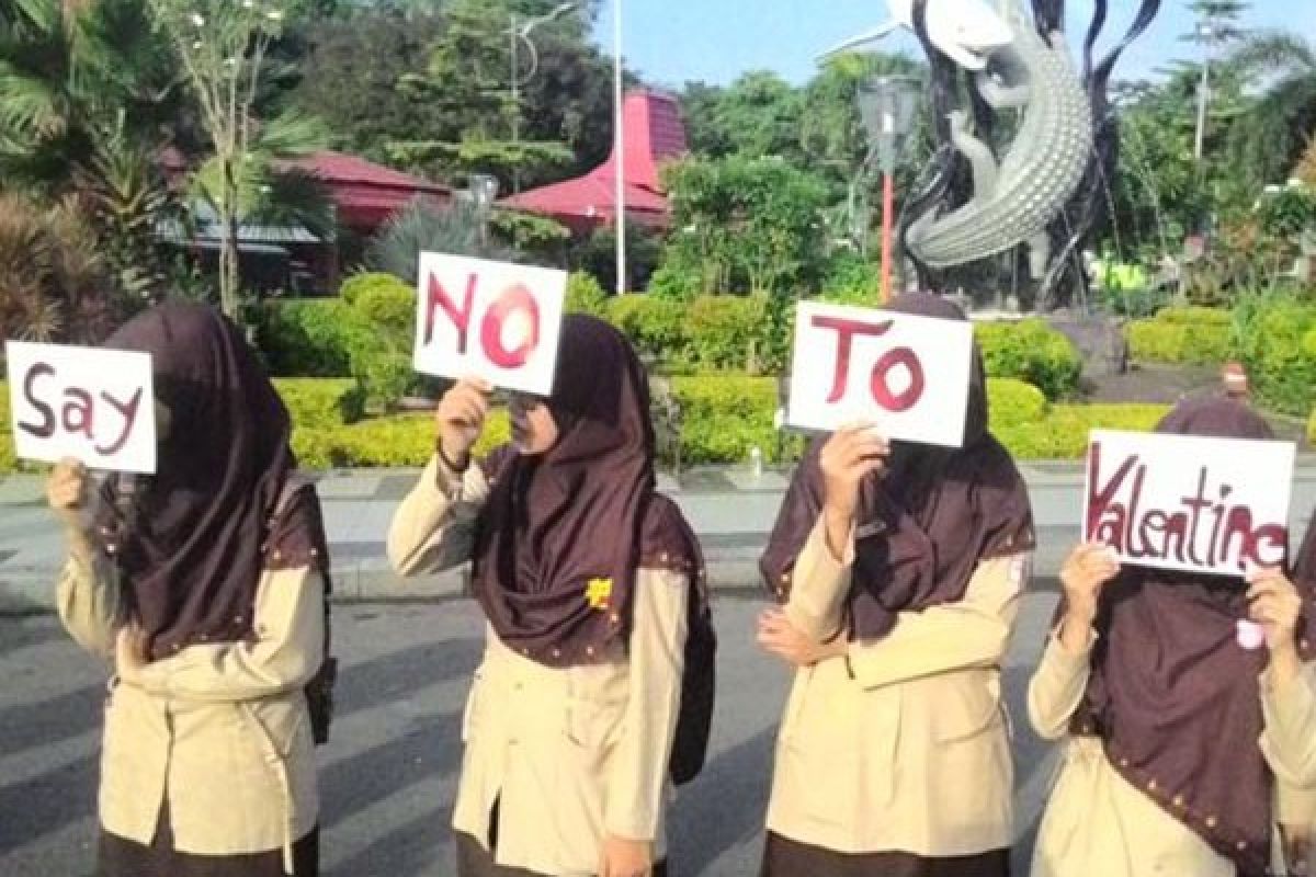 Siswa Surabaya Gelar Aksi Tolak Perayaan Valentine