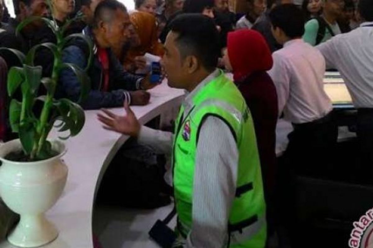 Penumpang Lion Air Gagal Berangkat Mengamuk Di Meja "Refund"