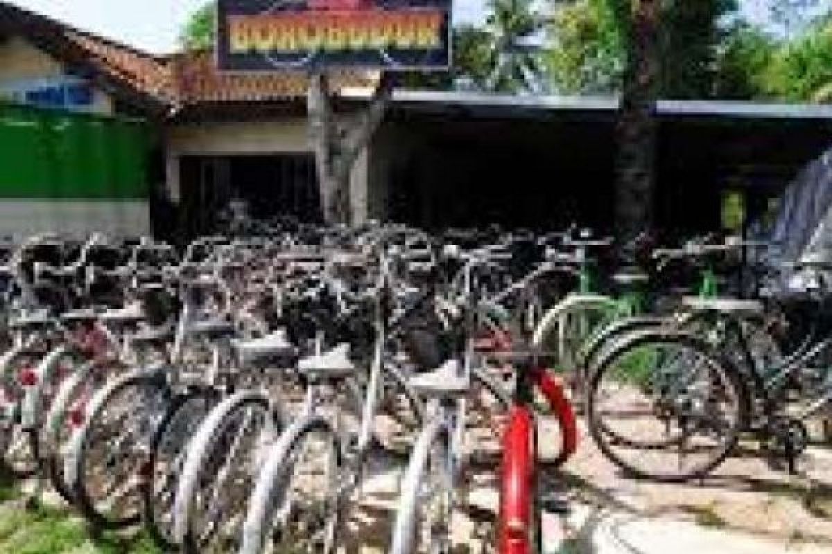 Wisatawan Minati Wisata Sepeda Di Borobudur
